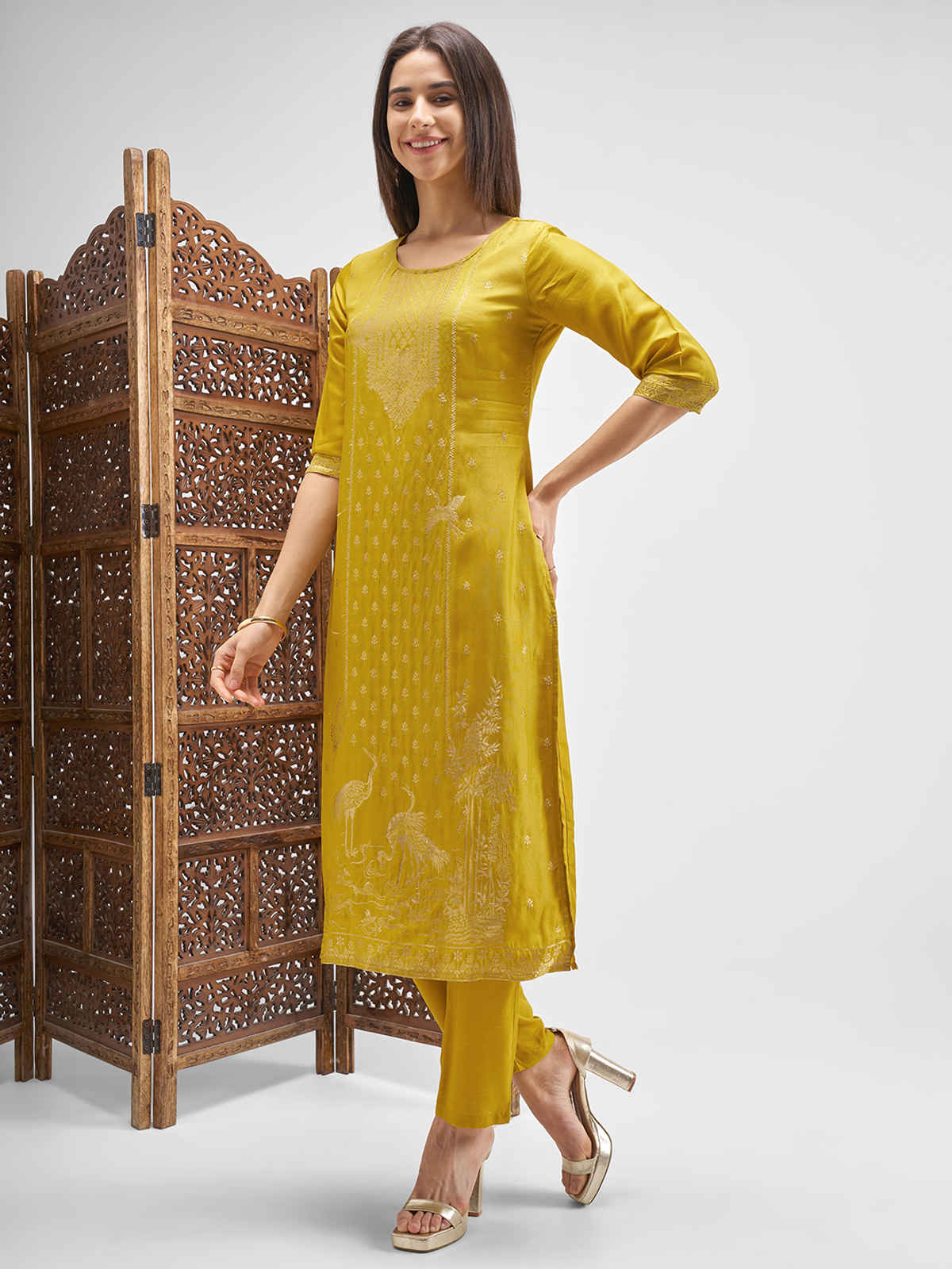 Vishdhd Vishudh Women's Kurta Sets - Buy at ₹2265 Online | Instant Delivery - Zepto