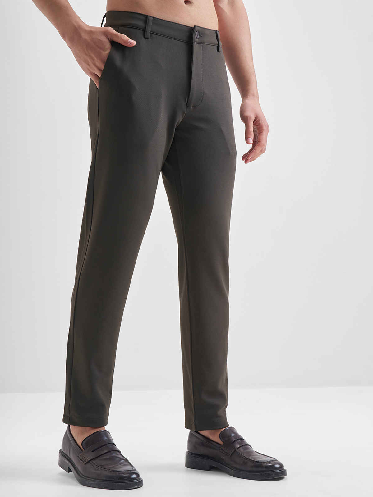 HIGHLANDER Men's Tapered Fit Mid-Rise Chinos Trousers | Charcoal | 34 in
