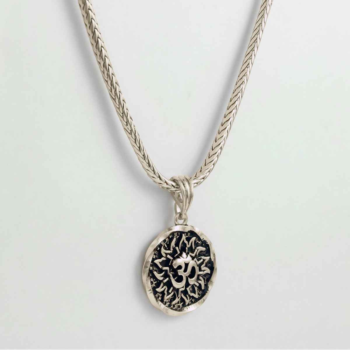 Nakabh Men's Locket Pendant Rhodium 50 Cm | NAK-2304216