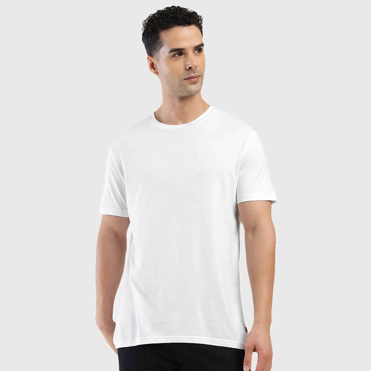 Levi's Men's 100% BCI Cotton Round Neck T-shirt | White - M