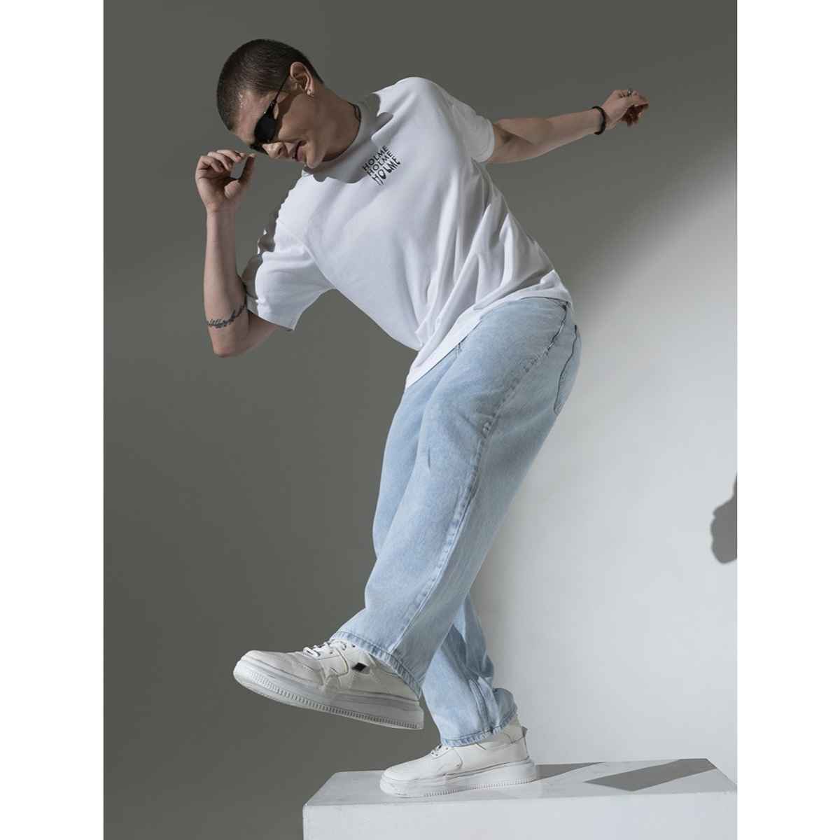 Hubberholme Men's Relaxed Fit Clean Look Stretchable Jeans | Light Blue - 34