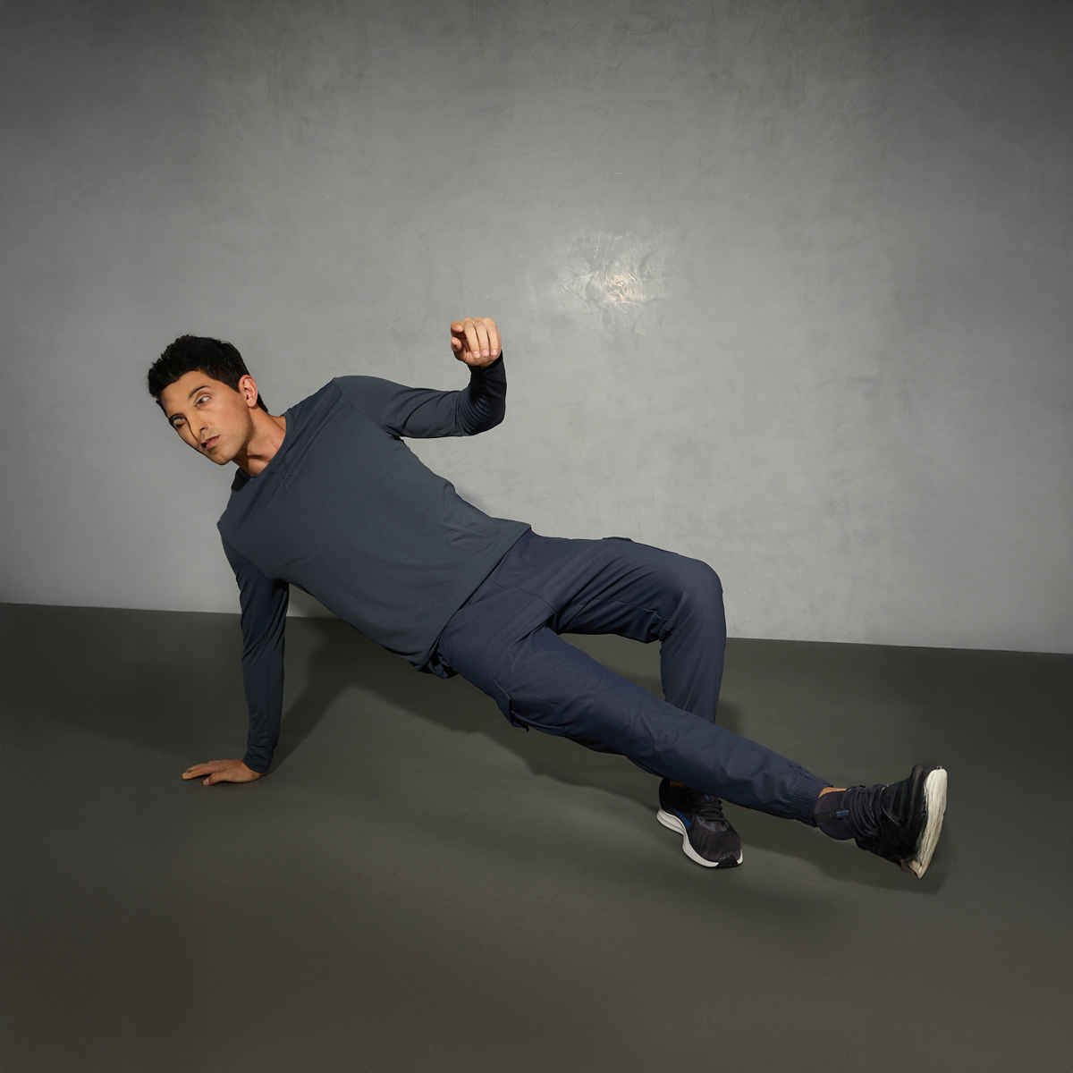 Technosport Men's Poly Solid Slim Fit Round Neck Full Sleeve Sports T-shirt | Carbon Grey - 2XL