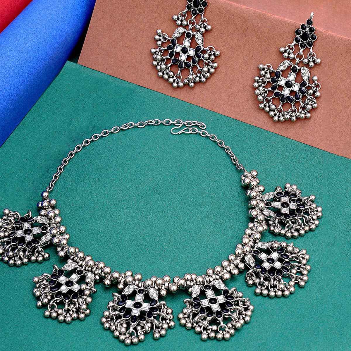 Karatcart Women's Jewellery Set Black and Silver | 11014883