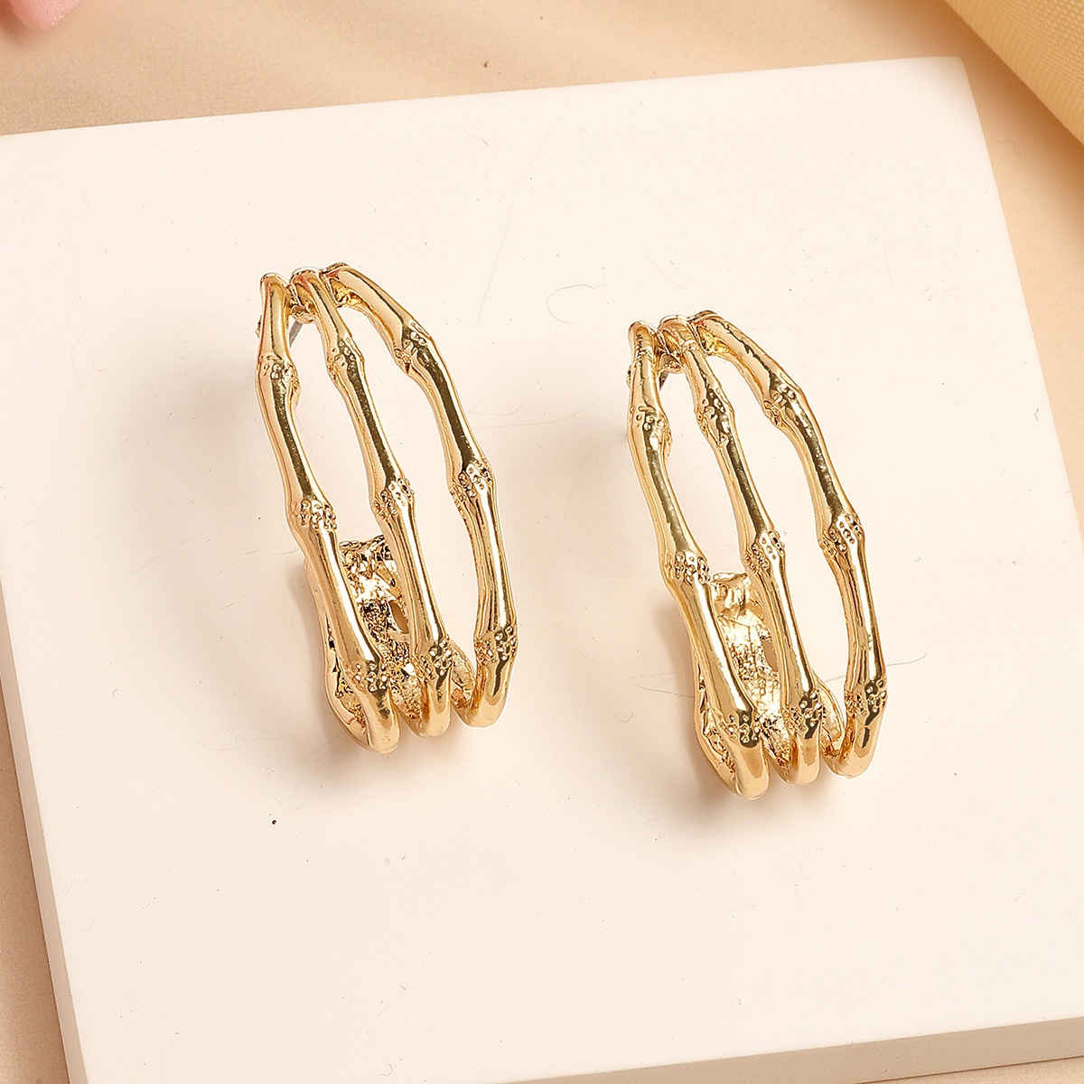 Karatcart Women's Hoop Earrings Gold One Size | 33038813