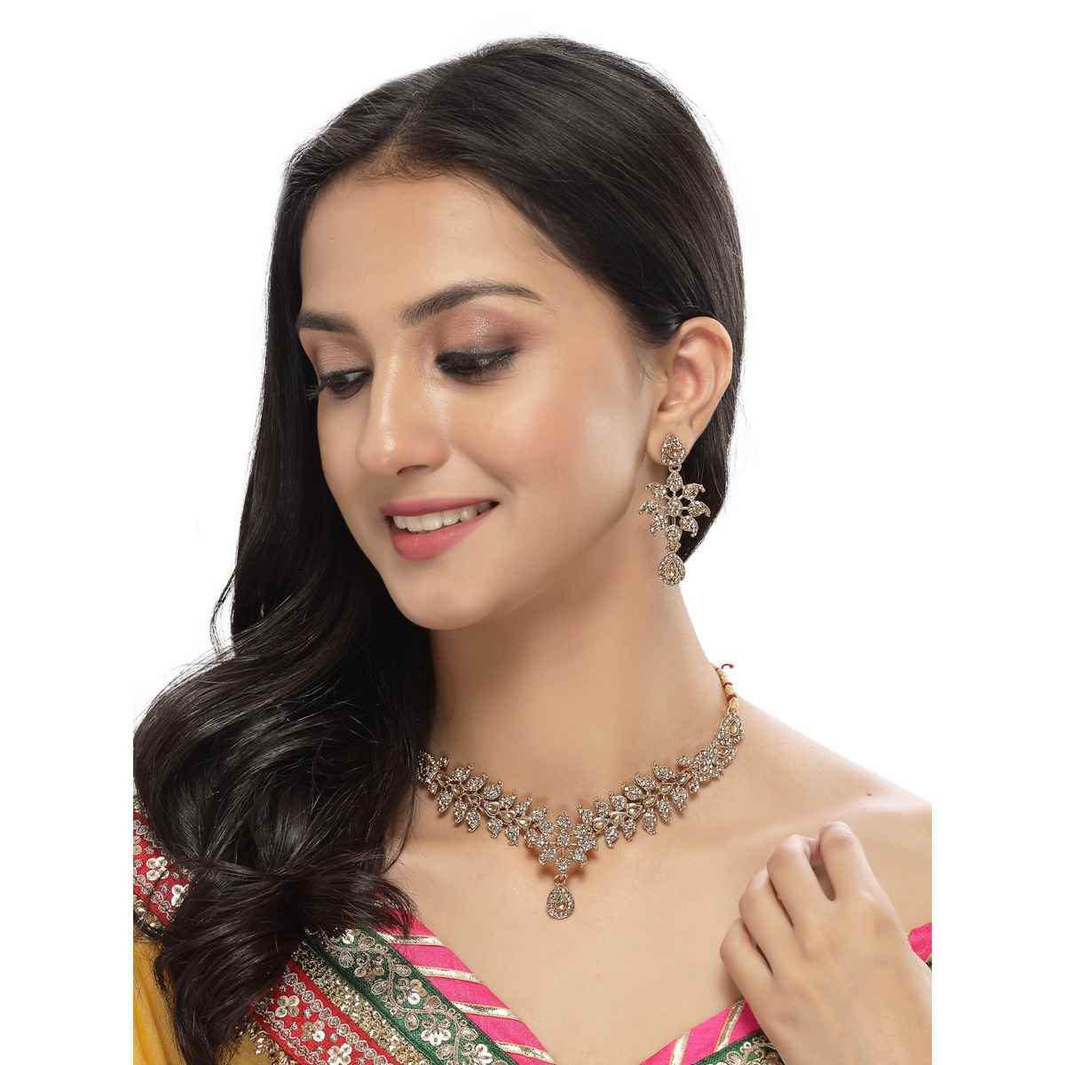 Sukkhi Smashing Gold Plated Ad Stone Collar Bone Necklace Set & Earring Set for Women