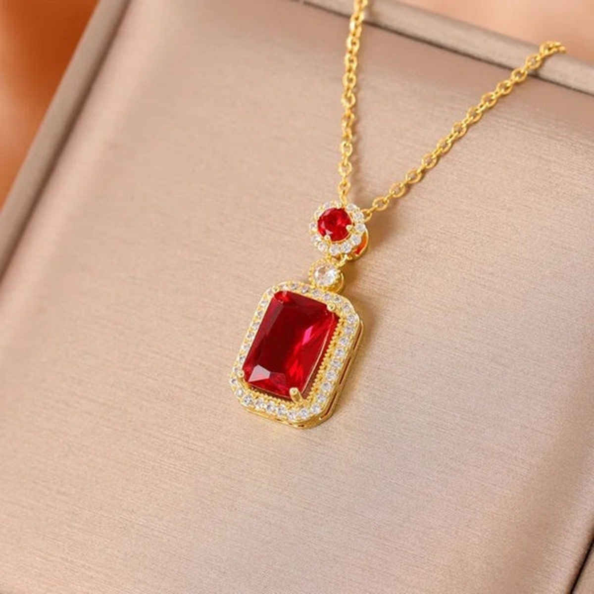 Estailo Fashion Women's Jewellery Necklace & Pendants Red Gold | One Size