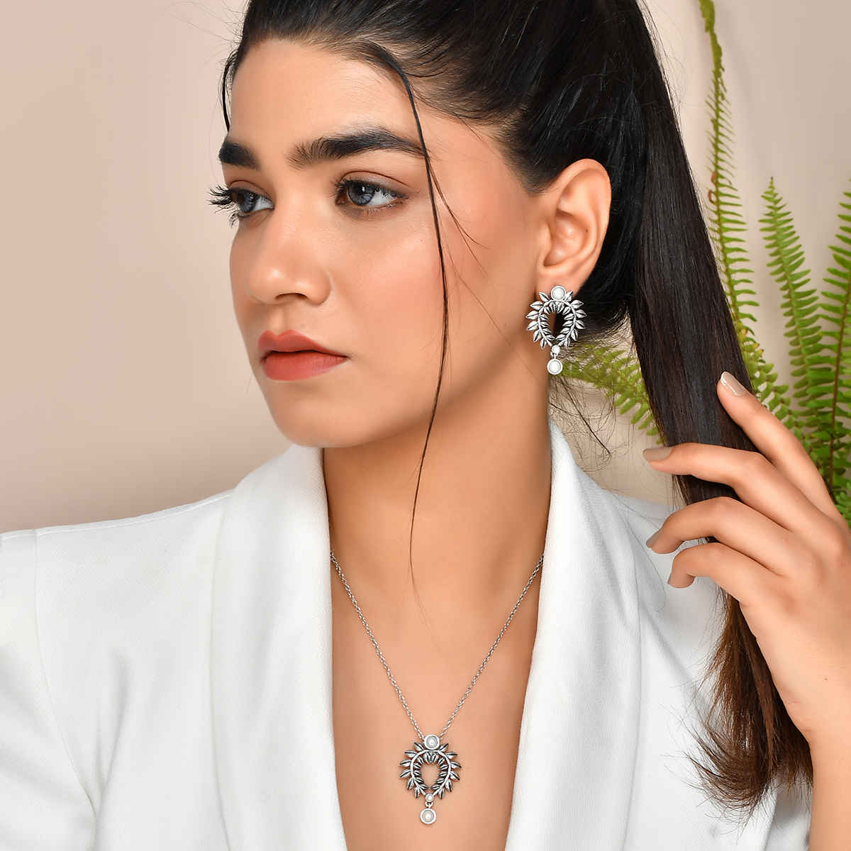 Voylla Fresh Fern Petal Pendant Set