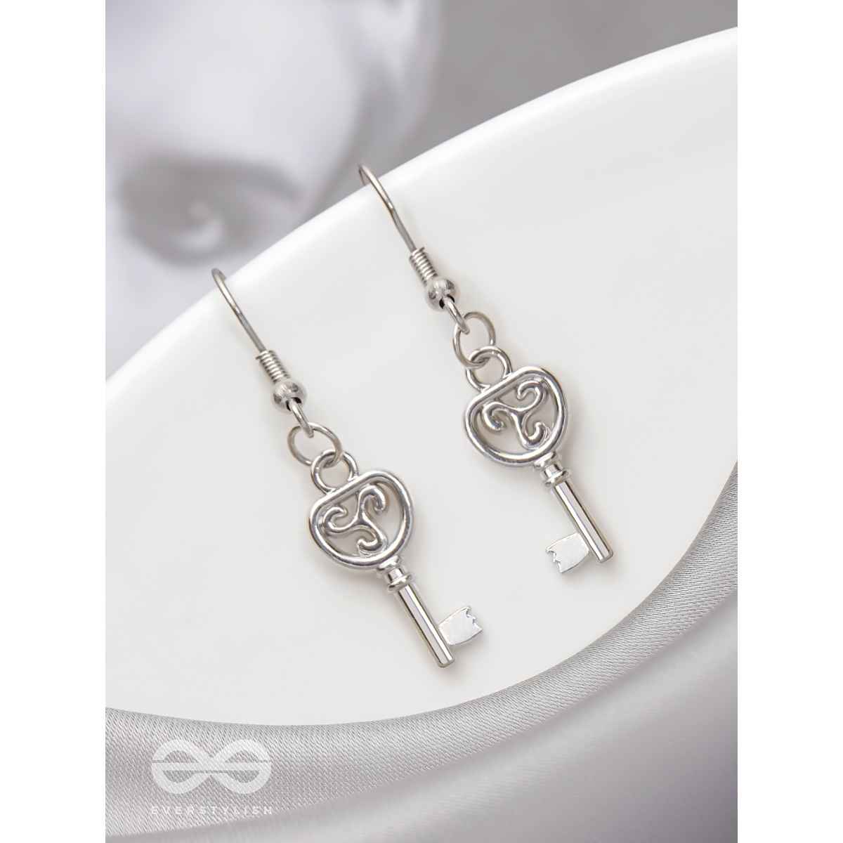 Everstylish Locke & Key- Silver Earrings