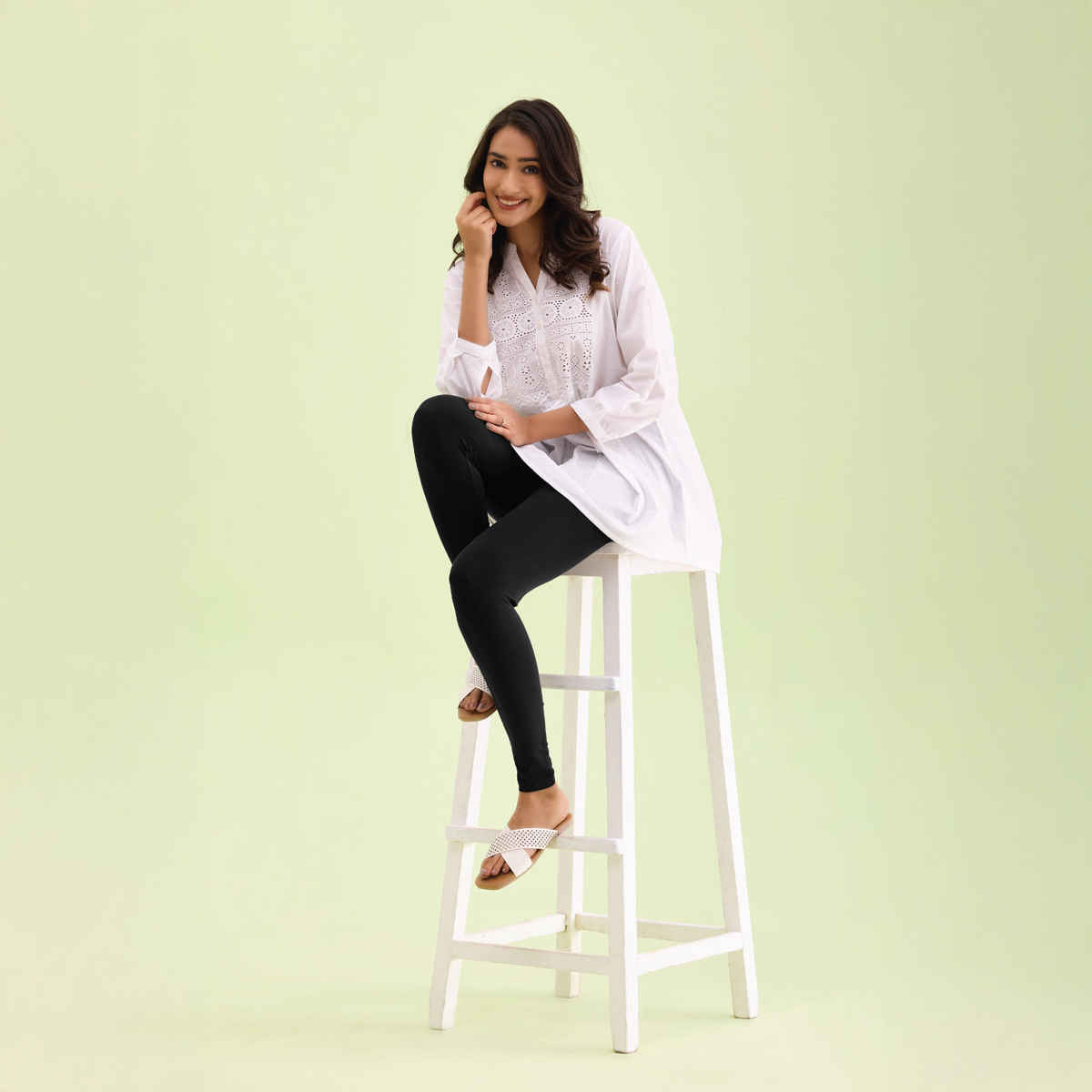 Go Colors Women's Solid Mid Rise Ankle Length Leggings | Black - L