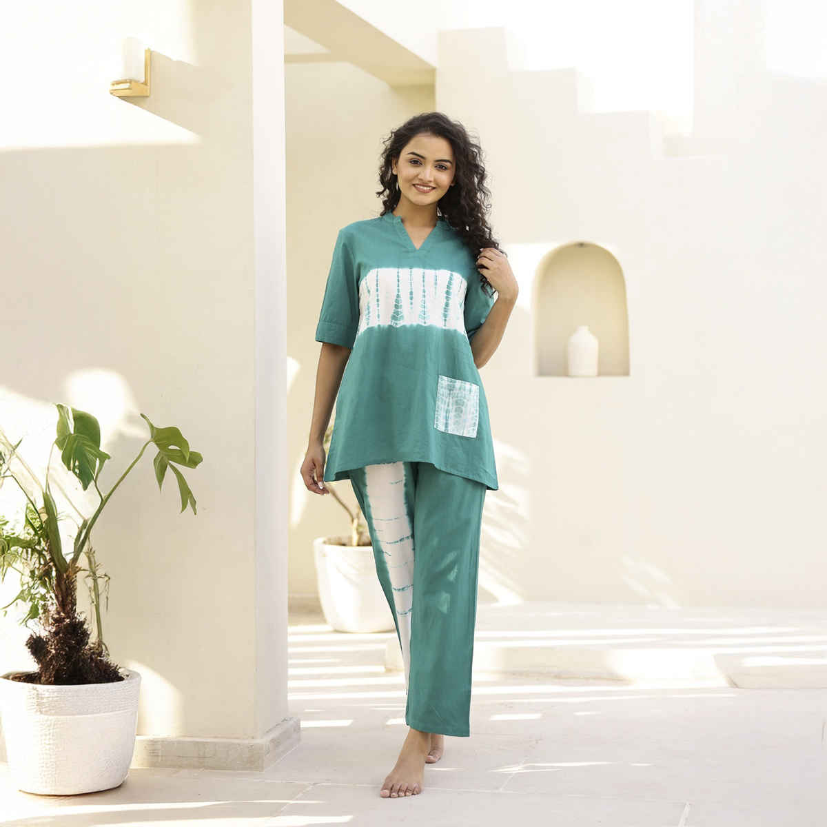 Sanskrutihomes Green Tie and Dyed Pure Cotton Night Suit | M