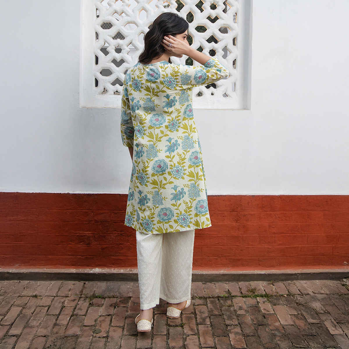 Janasya Women's Off White Pure Cotton Floral Printed Regular Tunic | XL