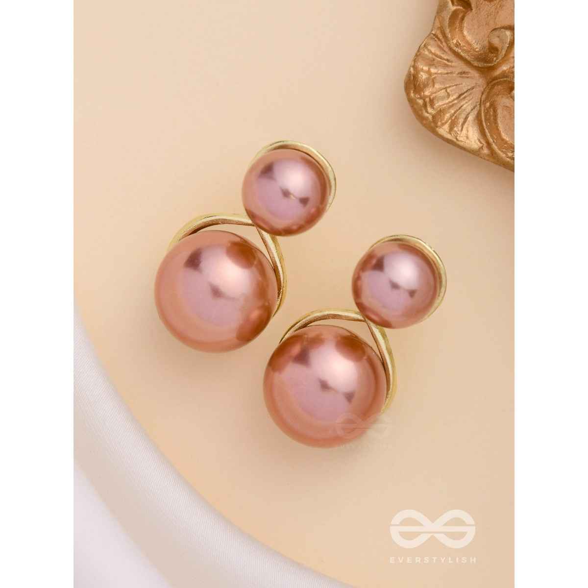 Everstylish Loop-de-loop - Golden Pearl Studs
