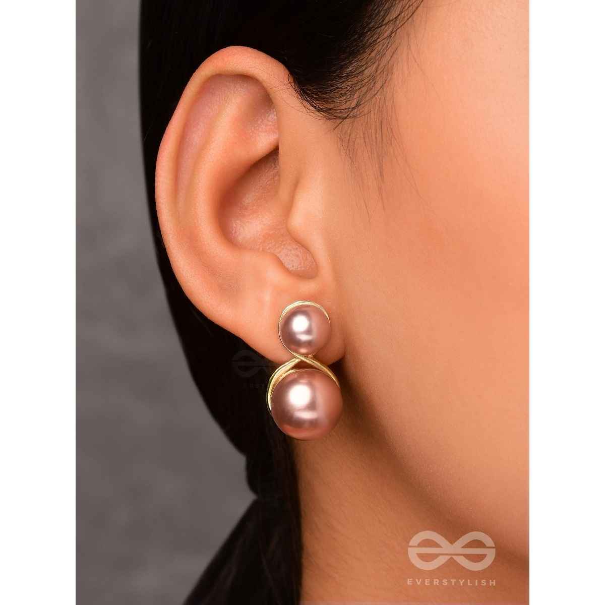 Everstylish Loop-de-loop - Golden Pearl Studs