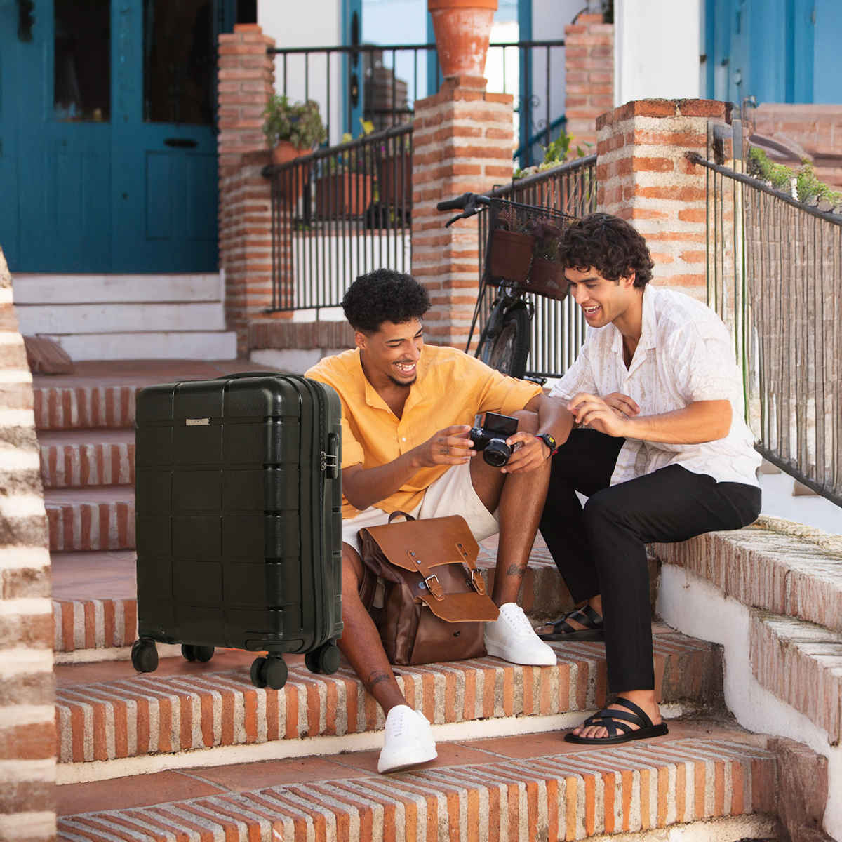 Teakwood Leathers Unisex Solid Hard Sided Cabin Size Trolley Bag | Black