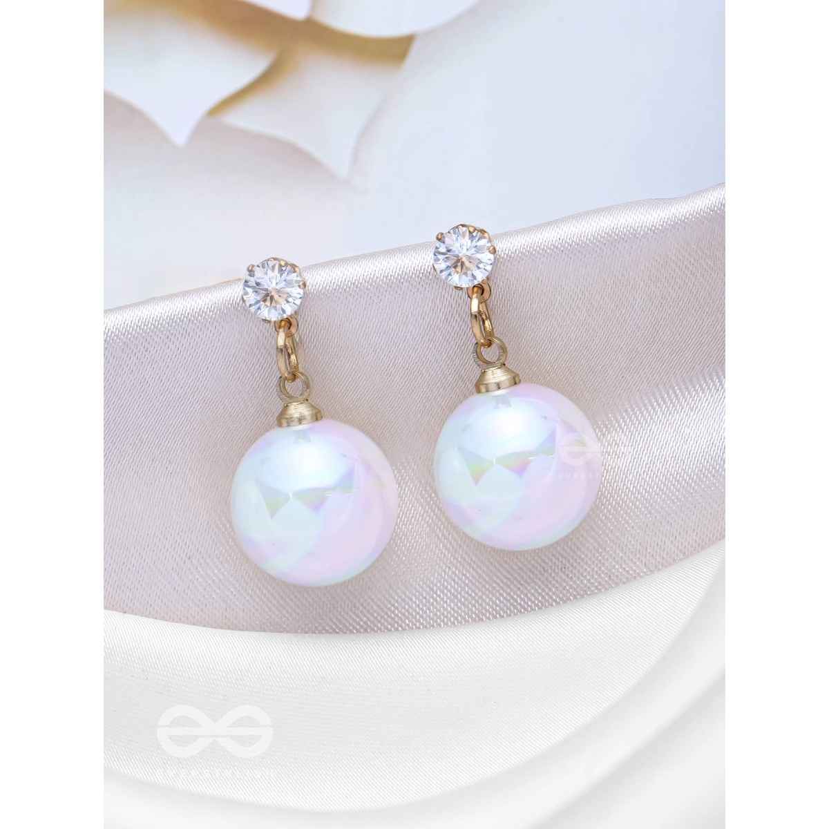 Everstylish Pearly Moonshine - Golden Embellished Earrings