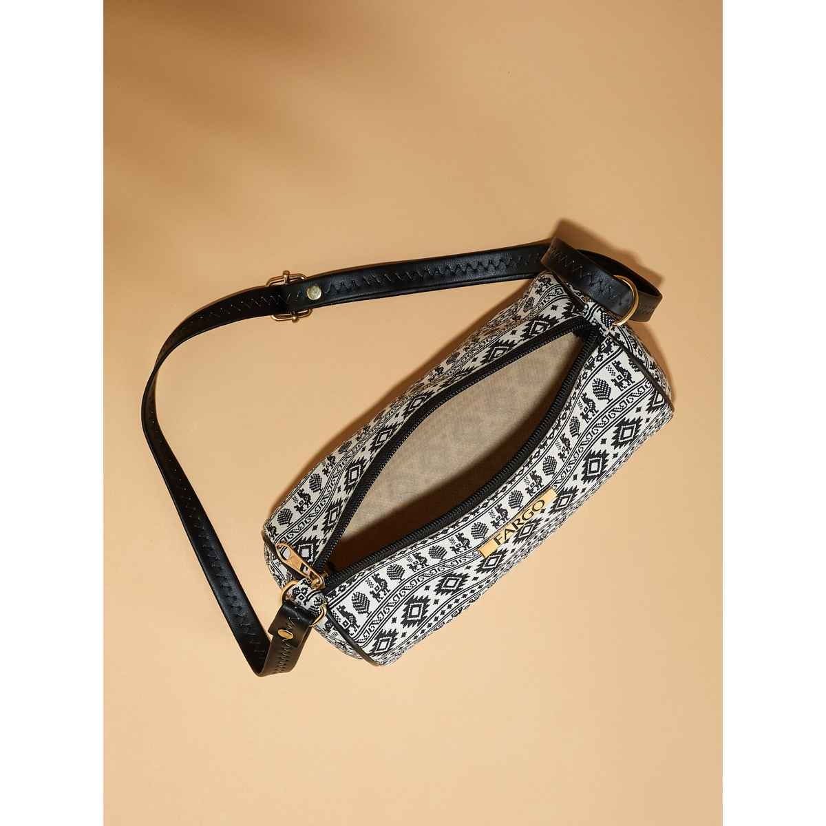 Fargo Women's Sling Bag | Black