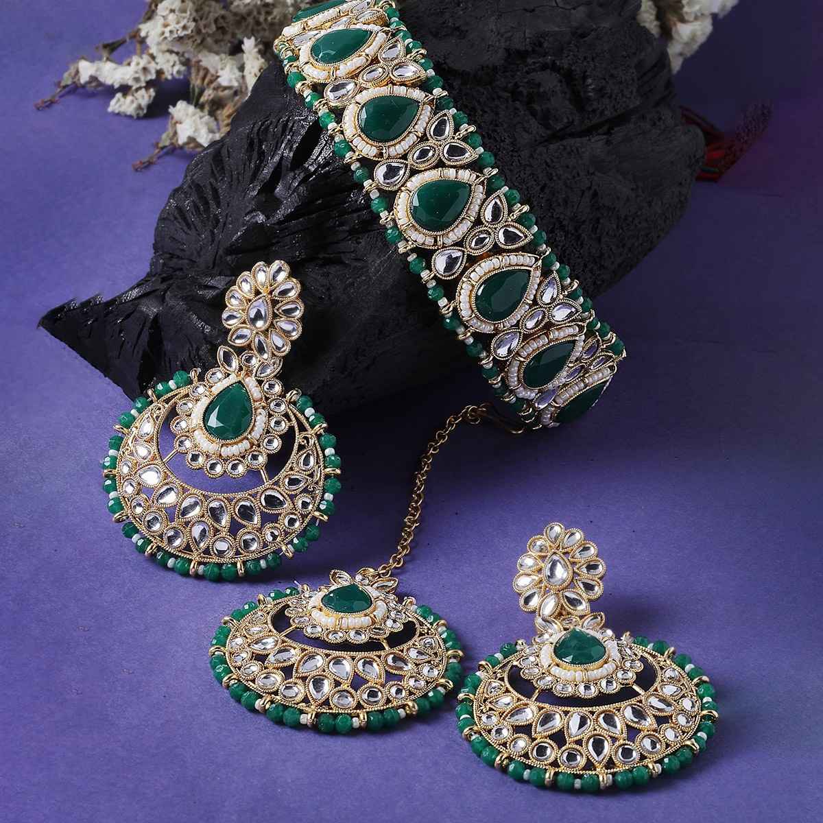 Sukkhi Refined Gold Plated Green Kundan & Beads Studded Choker Necklace Set