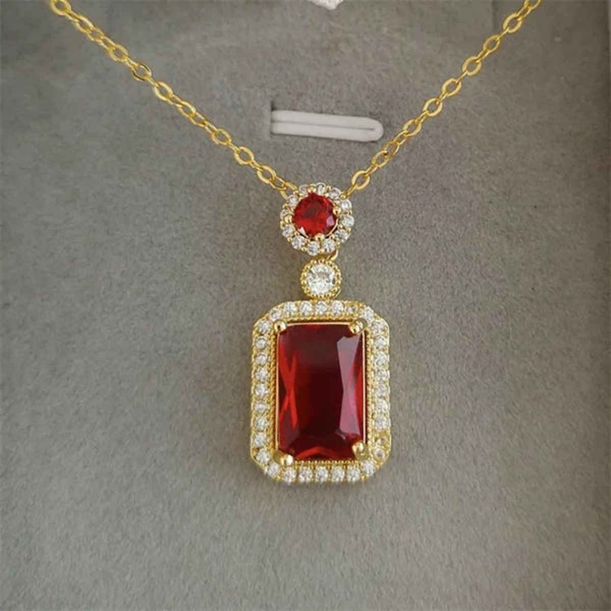 Estailo Fashion Women's Jewellery Necklace & Pendants Red Gold | One Size