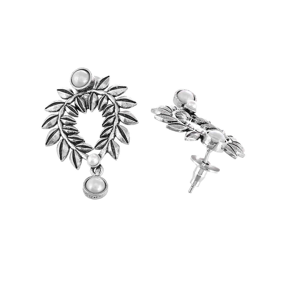 Voylla Fresh Fern Petal Pendant Set