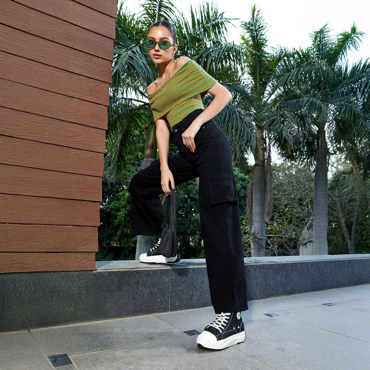 SASSAFRAS Women's Box Pocket Straight Premium Jeans - 34