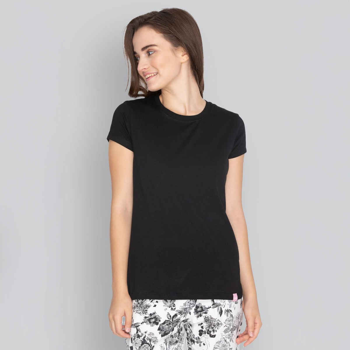 Lyra Women's T-shirt Round Neck Solid | Black - L