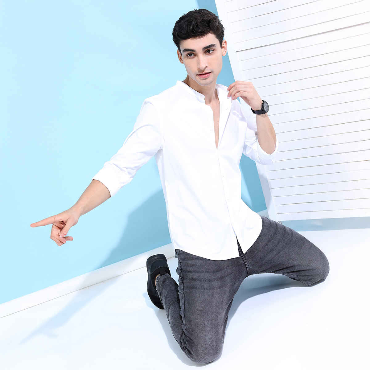 HIGHLANDER Men's Tapered Fit Mid-Rise Light Fade Stretchable Jeans | Grey - 32