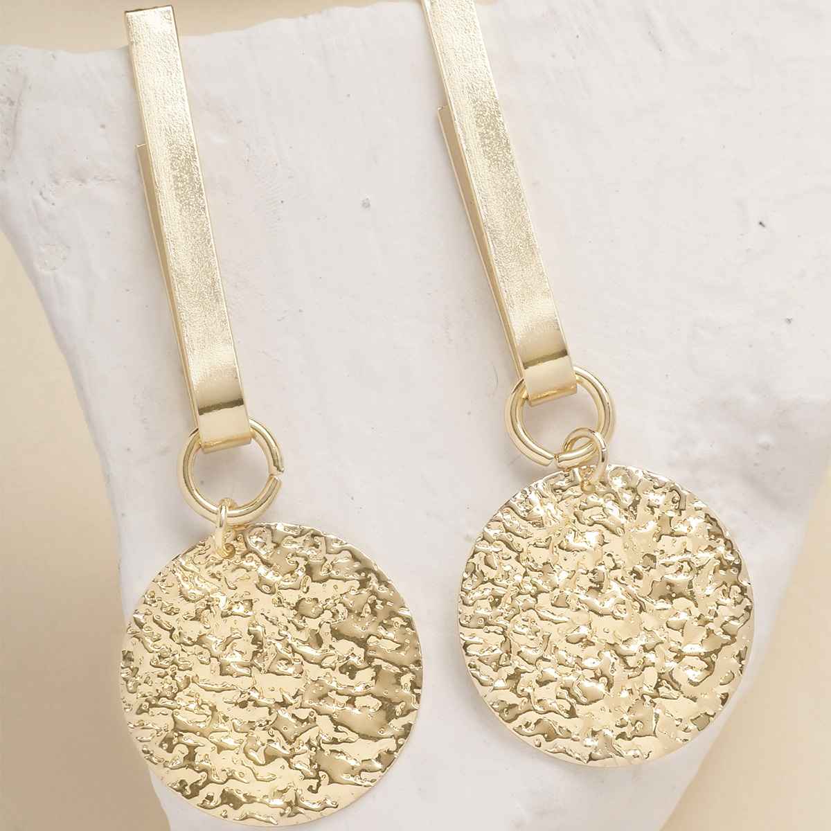 Karatcart Women's Dangle Earrings Gold One Size | 33038936