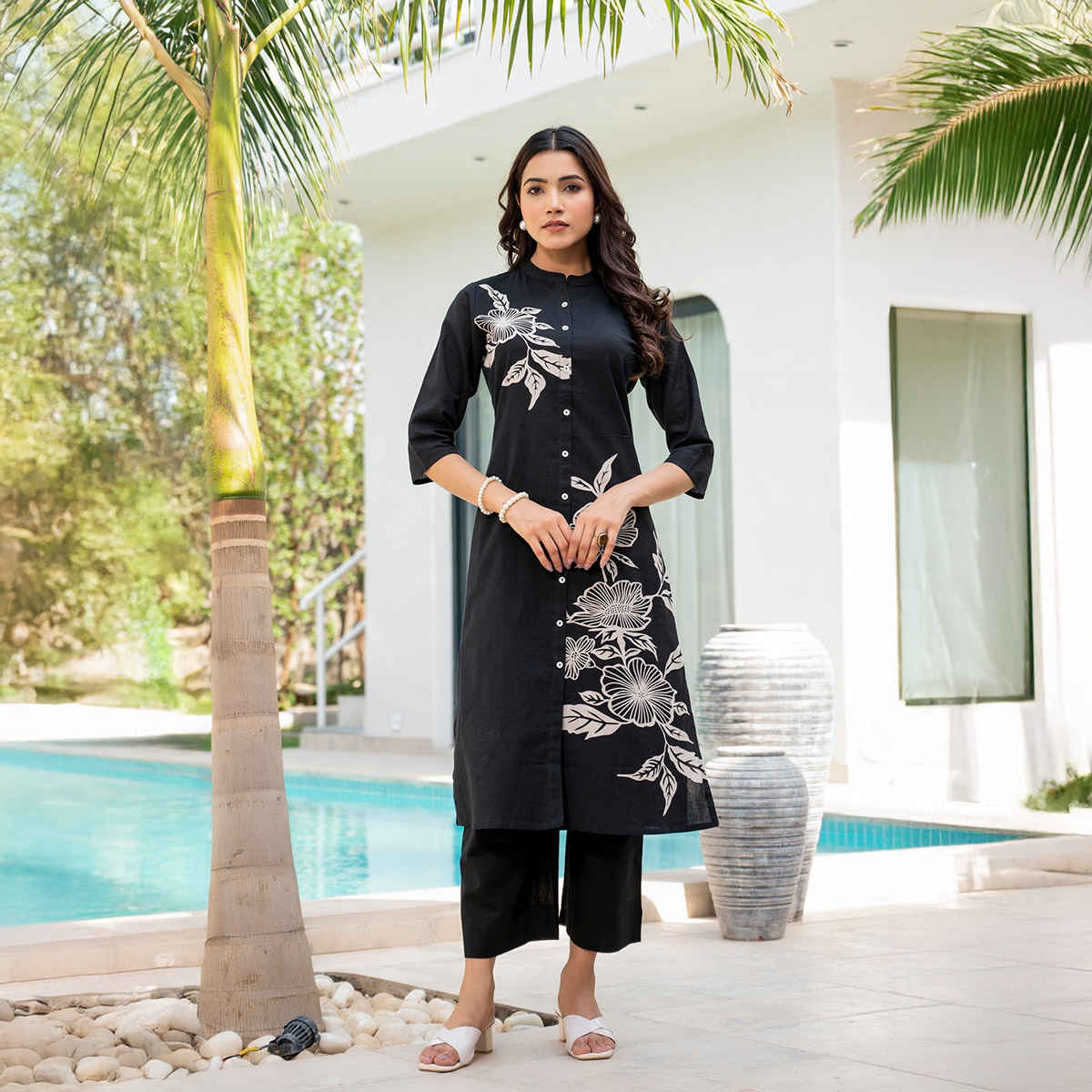 Divena Women s Black Floral Printed Cotton A-Line Fit Kurta Pant Set | DBK1364 | XL