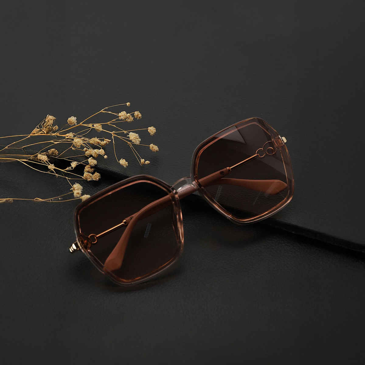 Carlton London Women Polarised & UV Protected Lens Full Rim Oversized Sunglasses CLSW083