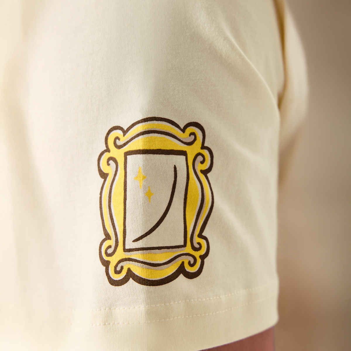 The Souled Store Men's Regular F.R.I.E.N.D.S - Chillin' T-shirts | Off White | XL