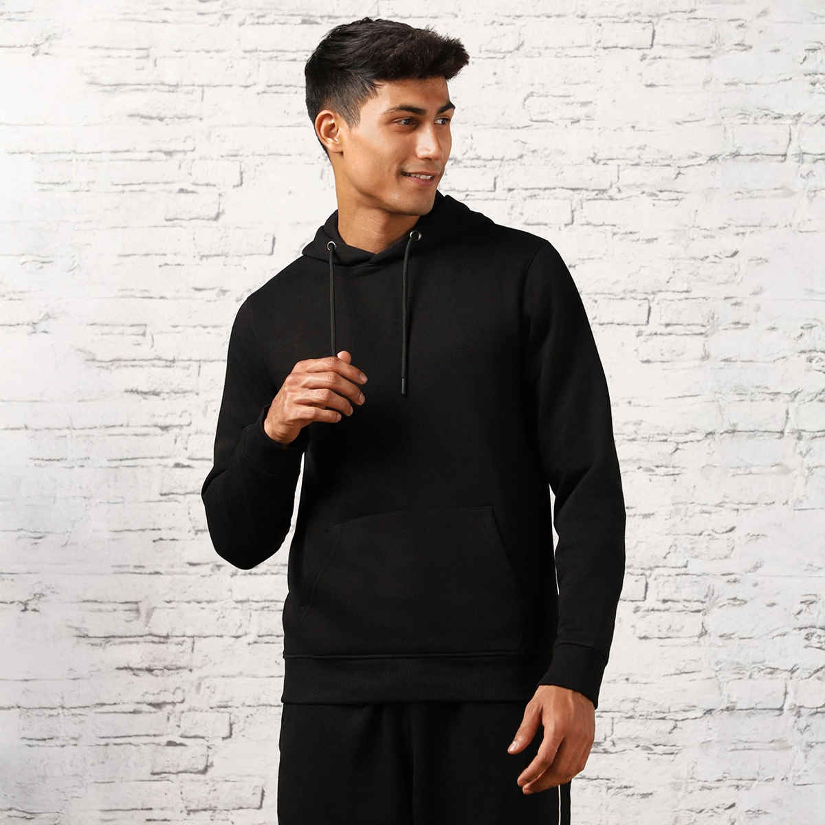 Nobero Men's Classic Hoodie | Black - M