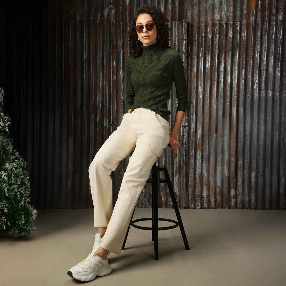 High Star Women's Turtle Neck Solid Ribbed Pullover | Dark Green - S