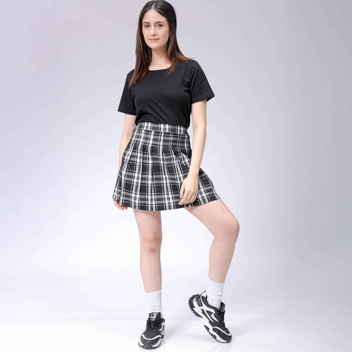 Freehand Women's Casual Regular Solid Crew Neck T-shirt | 0424-Zfhcntee3-03 | Black - S