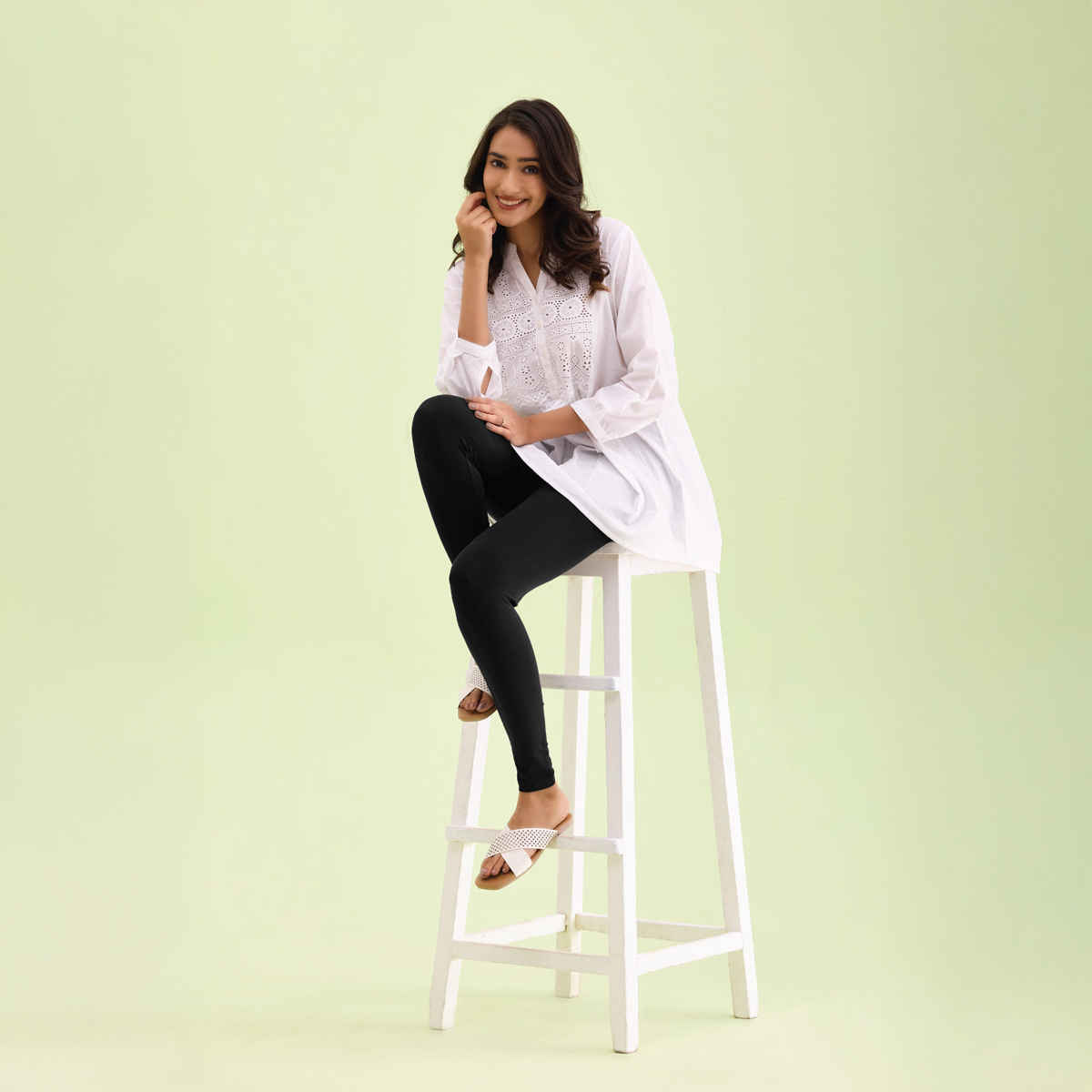 Go Colors Women's Solid Mid Rise Ankle Length Leggings | Black - S