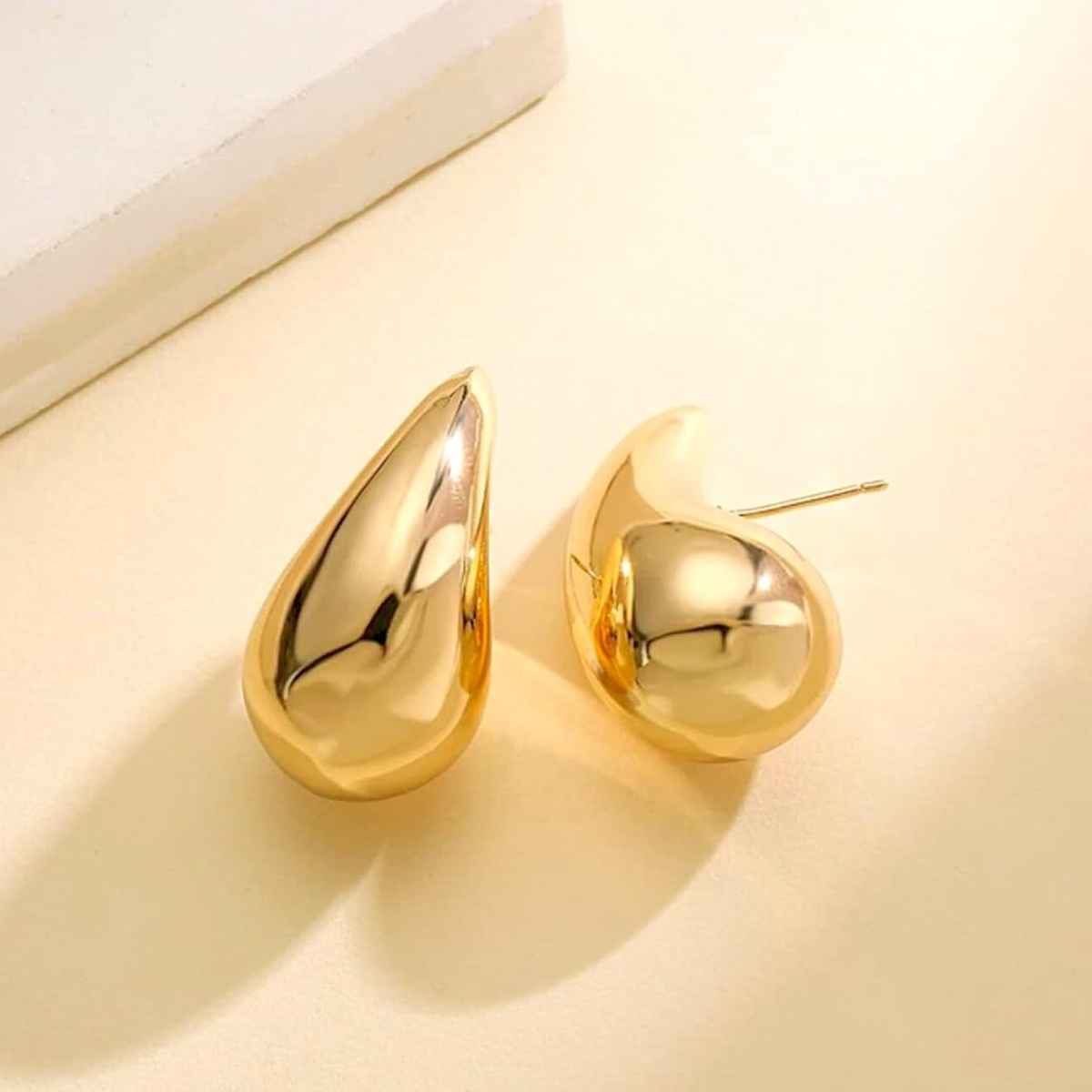 Karatcart Women's Stud Earrings Gold One Size | 33027777
