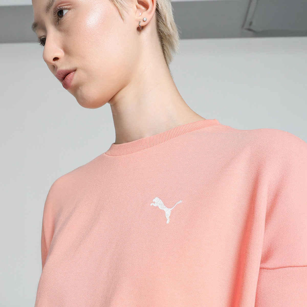 Puma Women's Sweatshirt Crew Neck Relaxed Fit - Pink | M