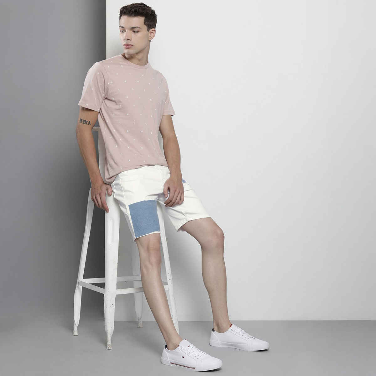 The Indian Garage Co Men's Slim Fit Solid Casual Shorts | White - 34
