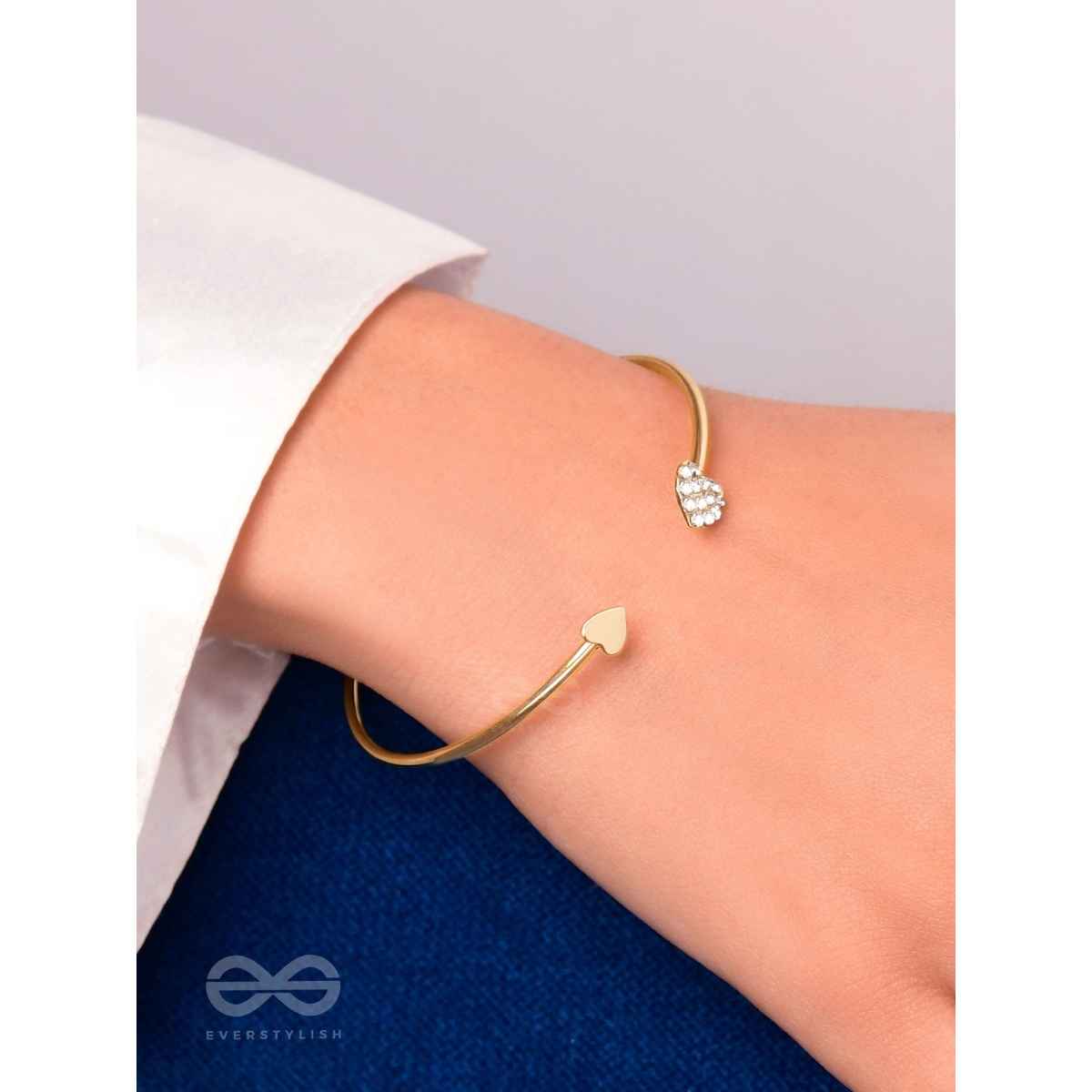 Everstylish Golden Heart Rhinestone Bracelet