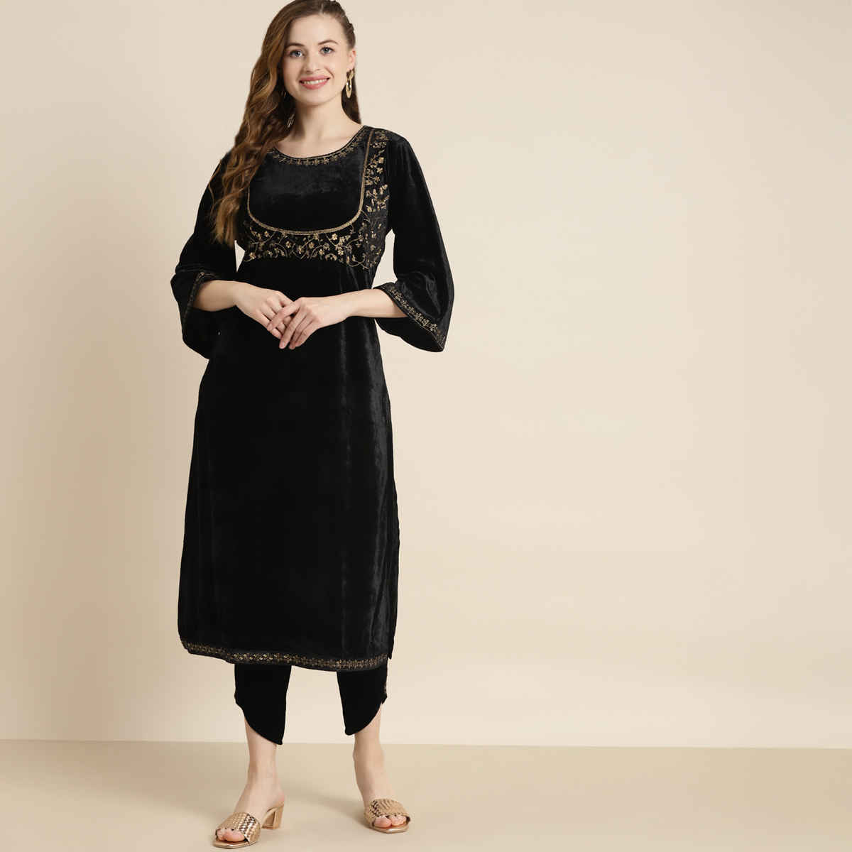 Shae by SASSAFRAS Women's Velvet Bodice Zari Embroidered Kurta | Black - M