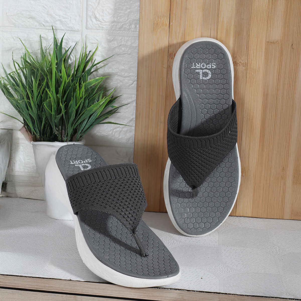 Carlton London Grey Comfortable Women's Flip Flops | UK 8