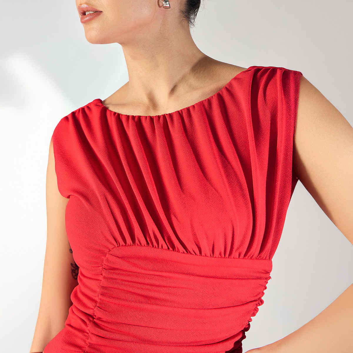 Uptownie Women's Backless Gather Detailed Boat Neck Top | Red - L