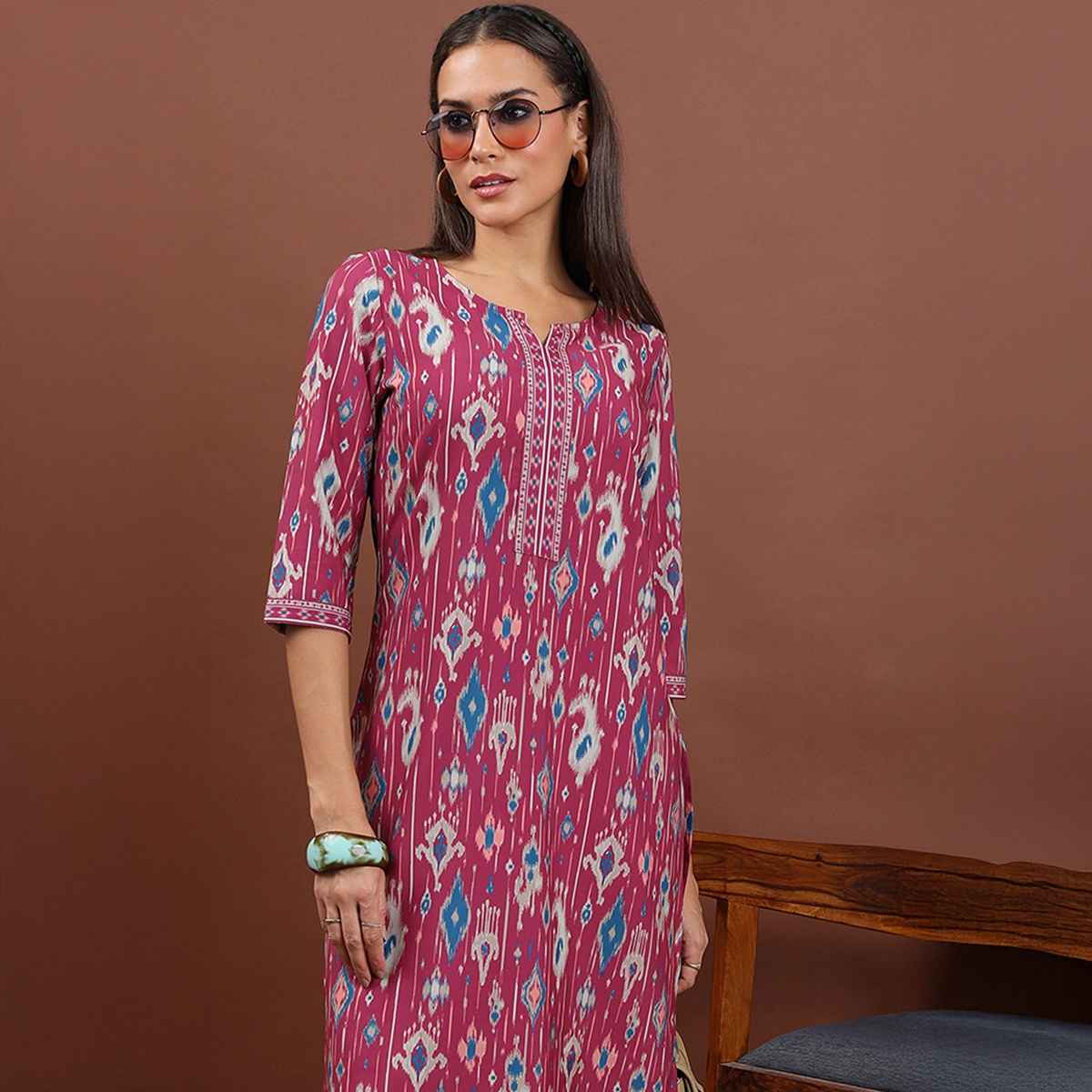 Vishudh Women's Printed Straight Kurta | VNKU014458 | Magenta - M