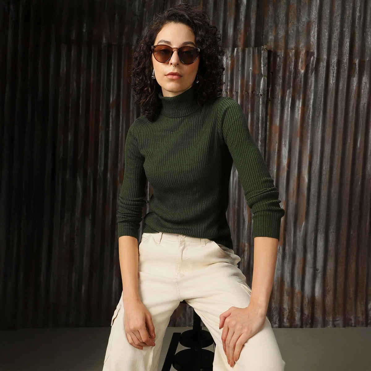 High Star Women's Turtle Neck Solid Ribbed Pullover | Dark Green - S