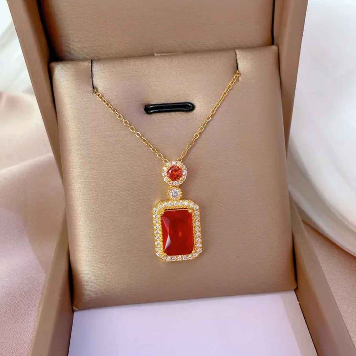 Estailo Fashion Women's Jewellery Necklace & Pendants Red Gold | One Size