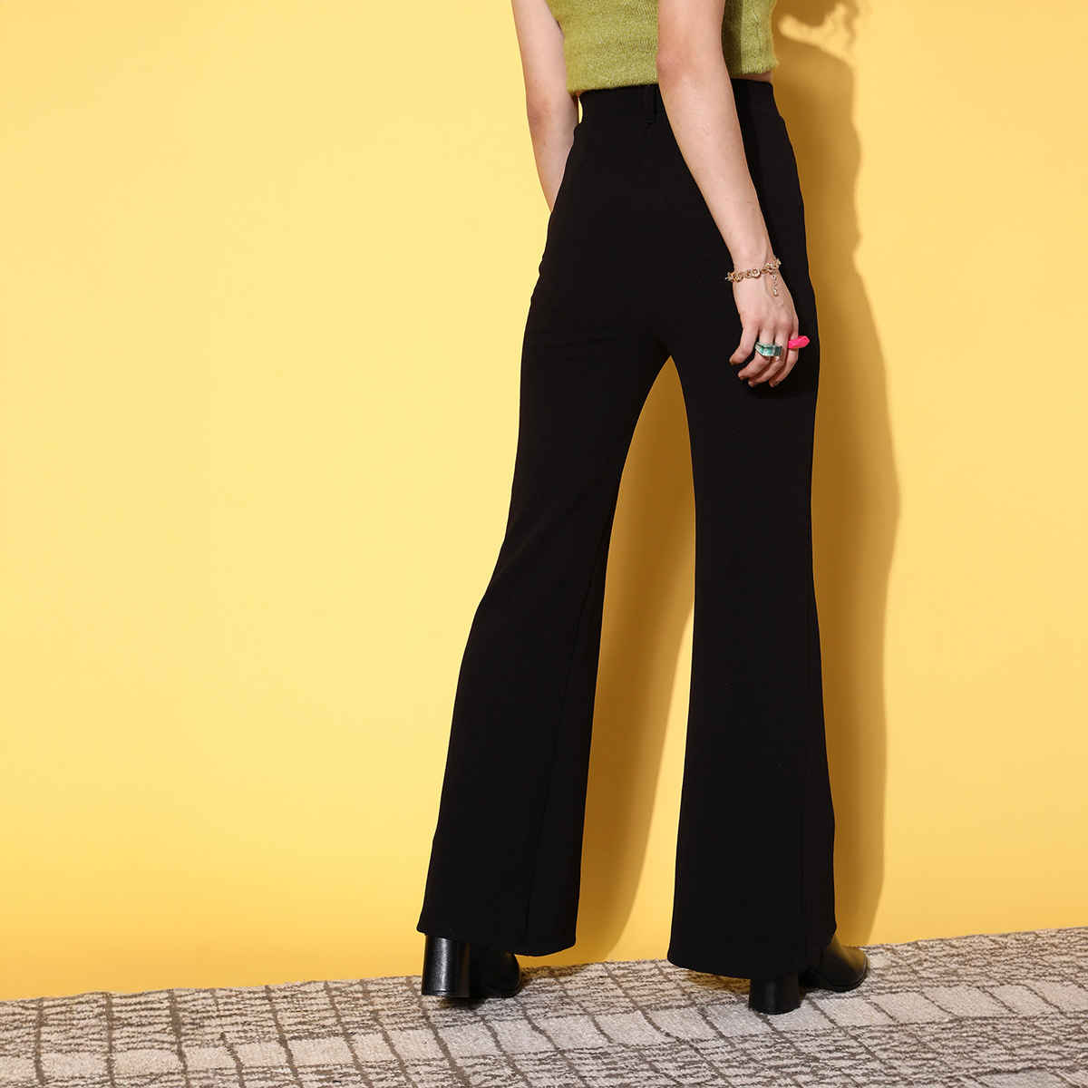 SASSAFRAS Women's Bell Bottom Knitted Pants | Black - L