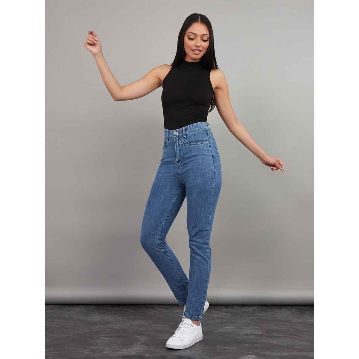Styli Women's Sleeveless High Neck Knit Top | Black - M