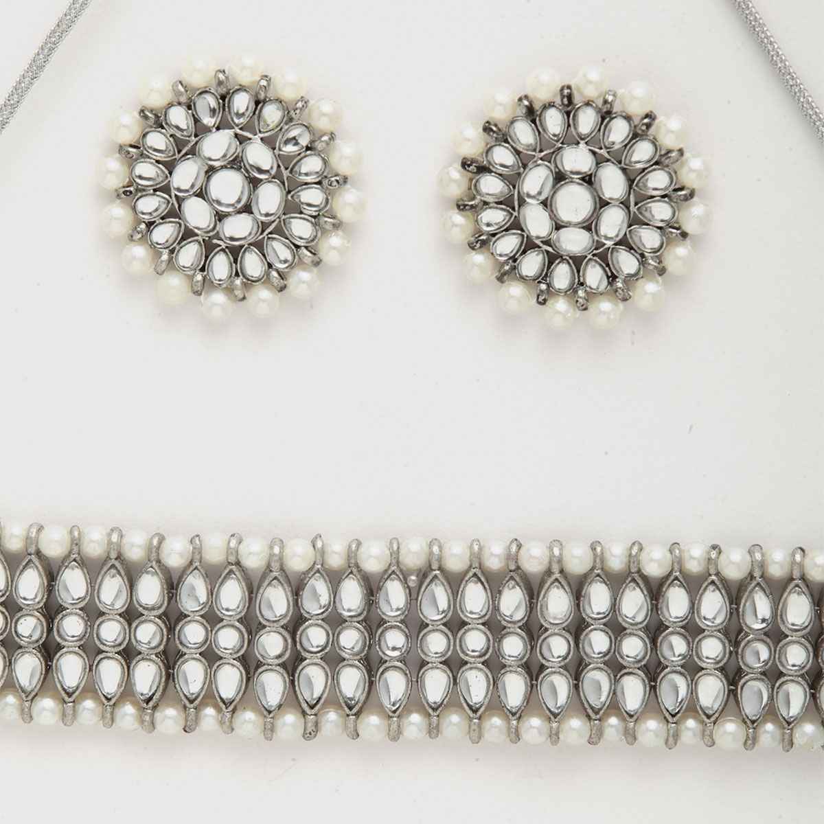 Karatcart Women's Jewellery Set White and Silver | 11014566