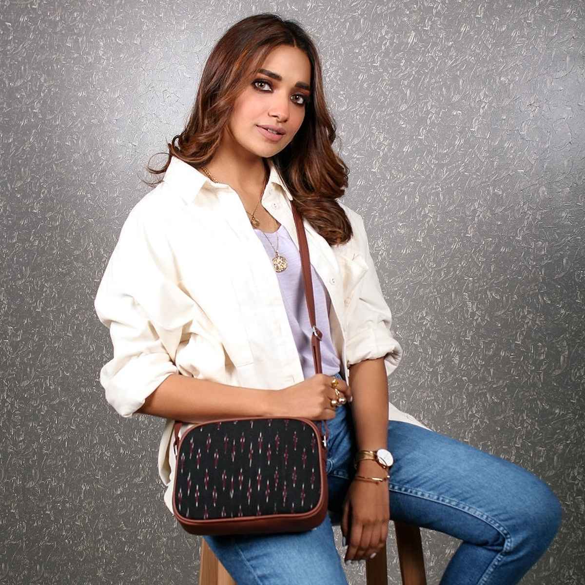 Zouk Women's Abstract Vegan Leather 2.4 L Sling Bag | Black and Red - One Size