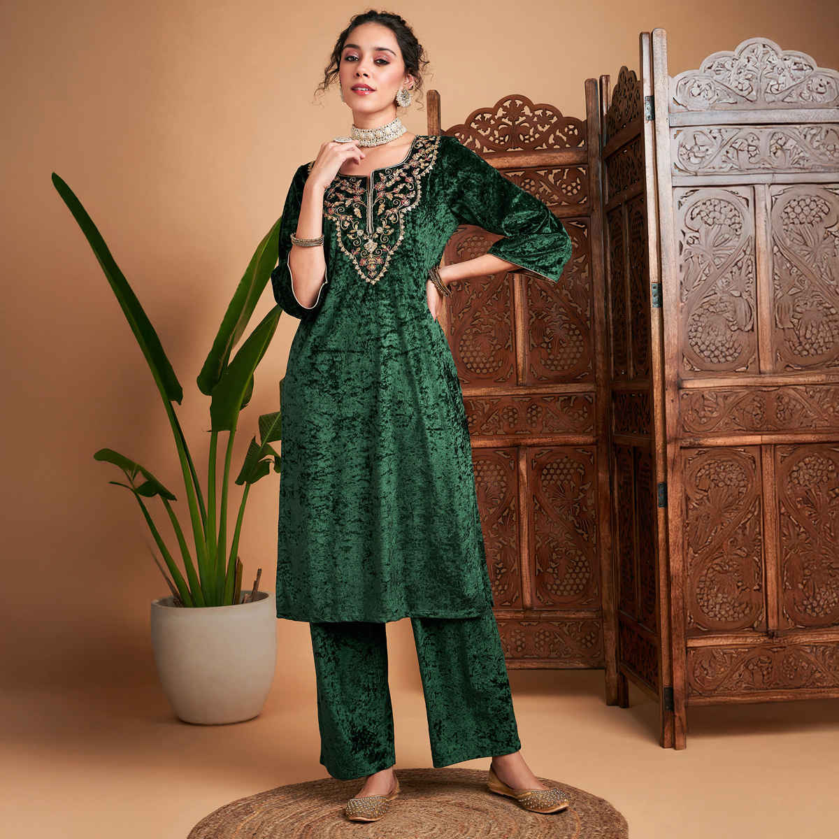 Shae by SASSAFRAS Women's Velvet Embroidered Straight Kurta | Green - S