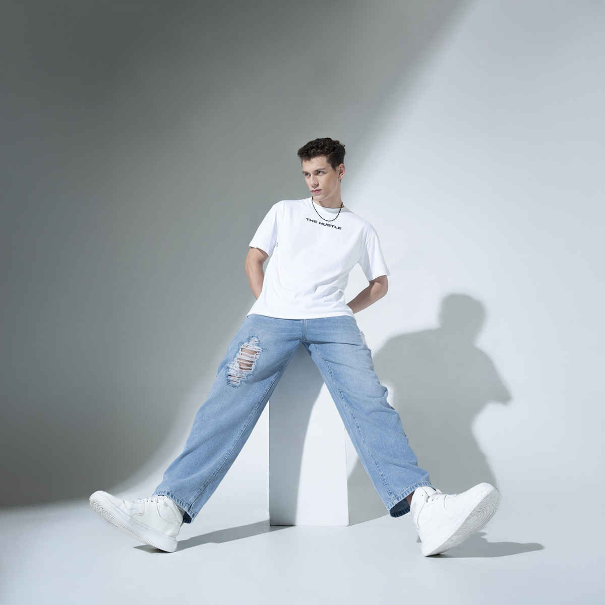 Hubberholme Men's Slash Knee Pure Cotton Relaxed Fit Jeans | Blue - 34